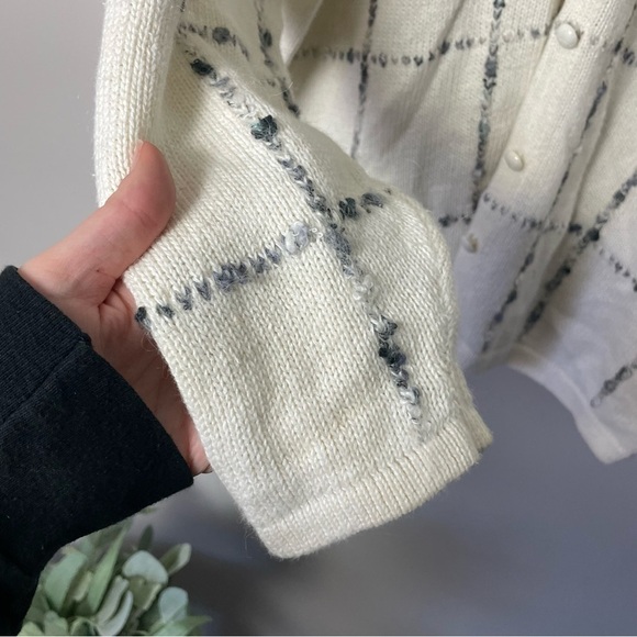 [Dress Barn] Ivory & Gray Plaid Windowpane Ramie Blend Button Down Sweater - Picture 4 of 9